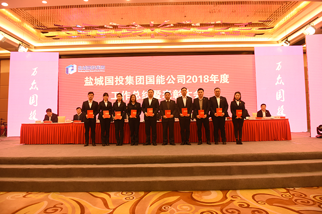 8先进个人合影.JPG
