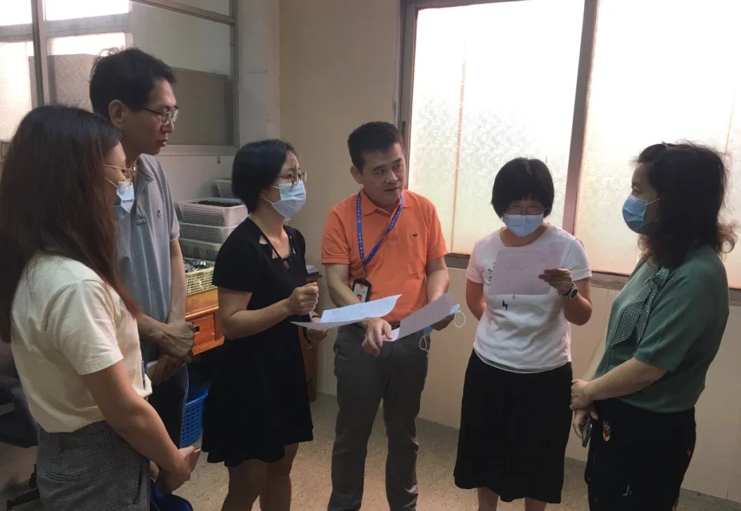 广州市海珠区市场羁系局专家一行到白云山PP电子5金狮公司举行计量检查指导