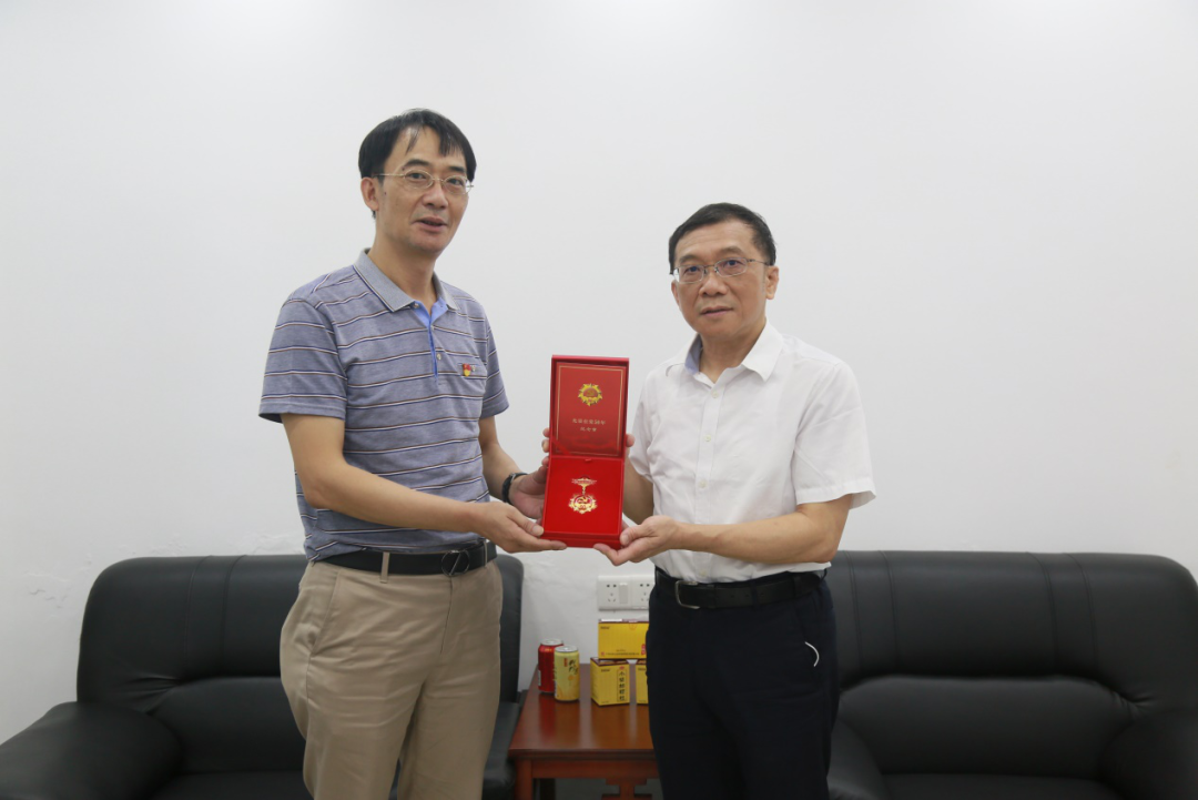 共忆党史话初心，，，矢志不渝跟党走 ——白云山PP电子5金狮公司“七一”前夕慰问离休干部刘玉珍同志