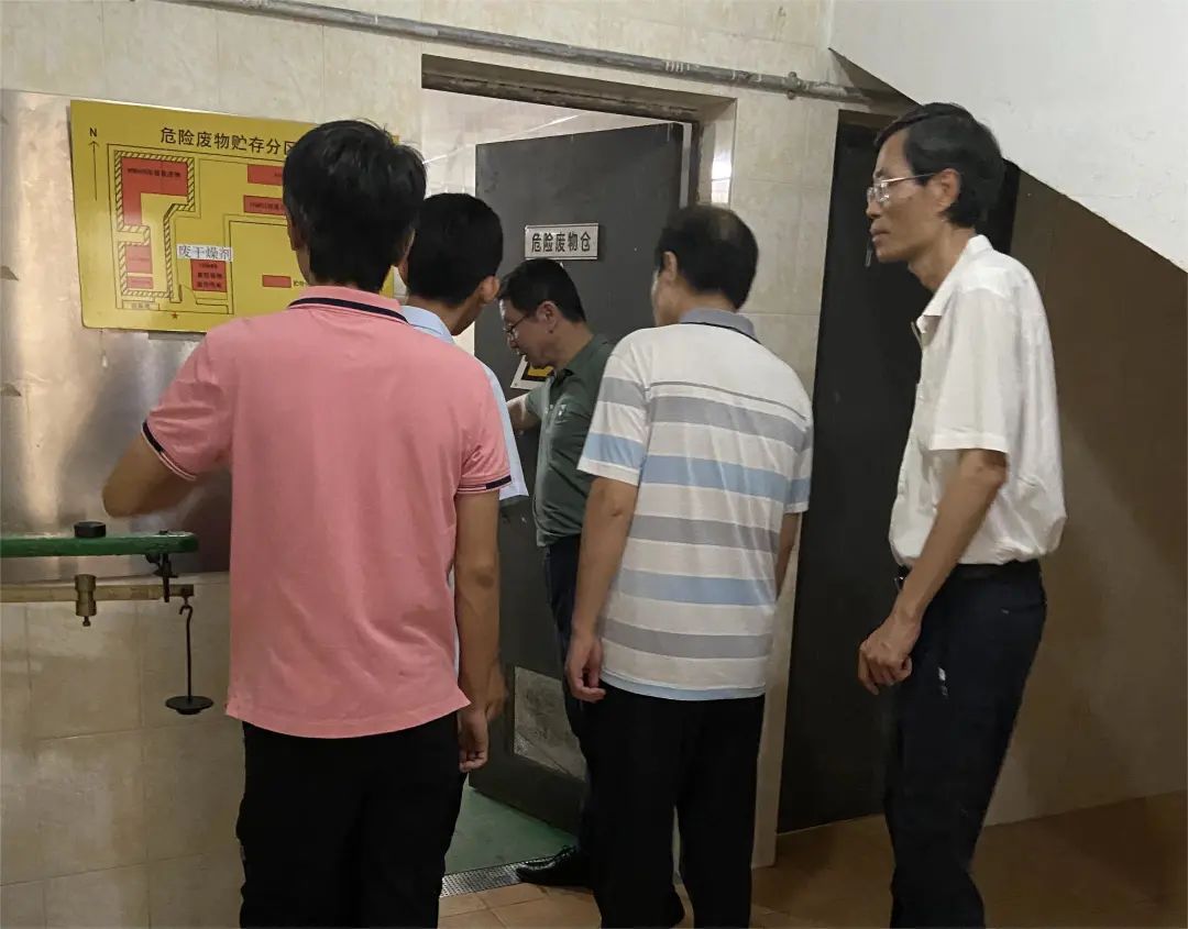 “四不两直”强监视 拧紧节日“清静阀” ——白云山PP电子5金狮公司纪委开展中秋、国庆节前专项监视检查