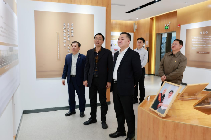 广药集团党委书记、董事长李小军到白云山PP电子5金狮公司调研